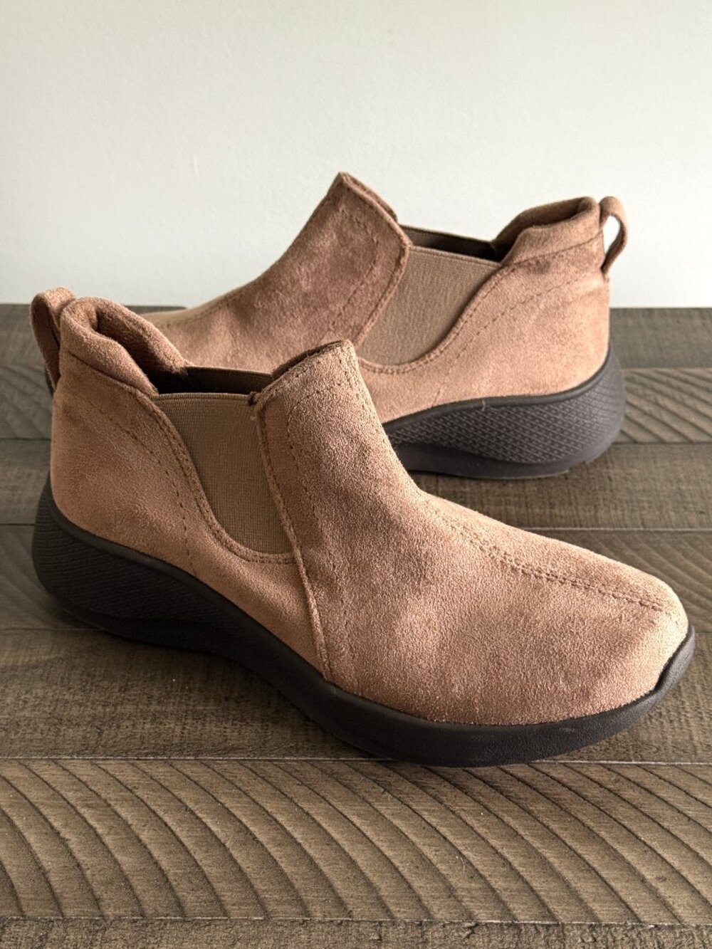 Earth Originals Dayana Women’s Brown Slip-on Boots Faux Suede Size 6.5